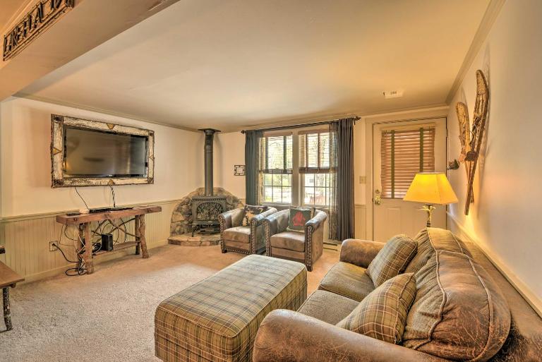 Townhome w/ Deck: Walk to Mirror Lake & Main St! - B&B Lake Placid