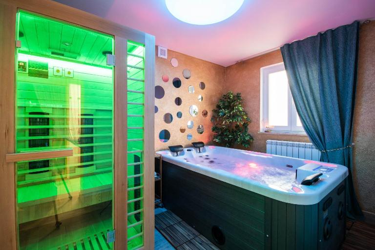 Wellness Studio D'Or - Exclusive NEW apartment With whirlpool, sauna, sunny terrace, private parking - Bed and Breakfast Poreč