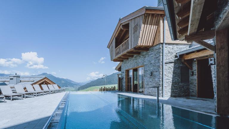 Premium Chalets by ZAGLGUT, Zell am See-Kaprun - Wellness & Infinity Pool, Air Conditioning, Panoramic Views & Summer Card Included - Chambres d'hôtes Kaprun