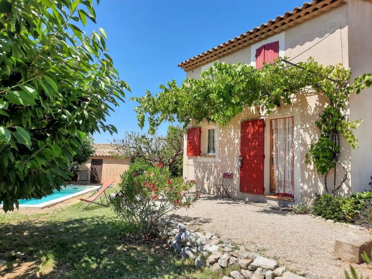 Le Petit Mas des Hauts de Beyssan, Maison de vacances avec piscine privative pour 2 personnes - B&B Gargas