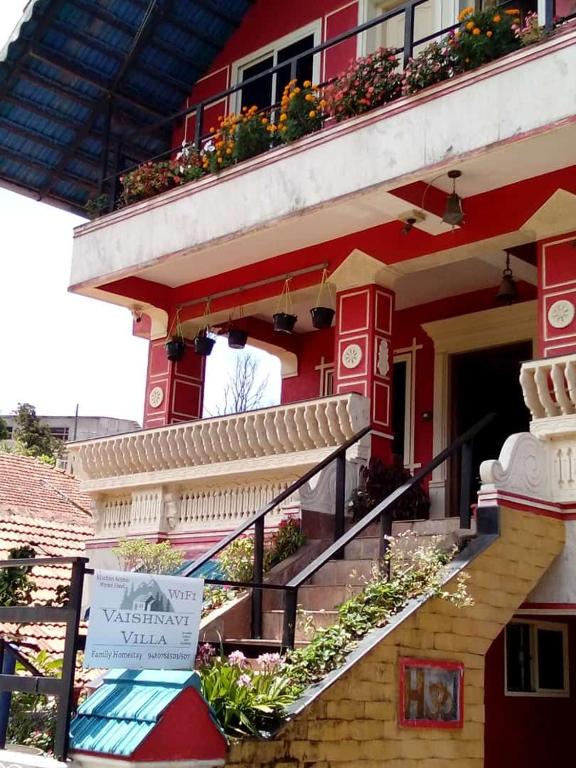 VAISHNAVI VILLA-Family Homestay-2km from bus stand-WiFi - B&B Madikeri