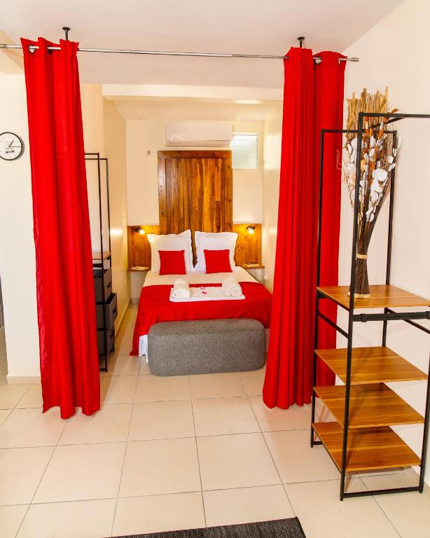 Évasion en Plein Cœur de Port-Louis Studio avec Piscine, Jacuzzis, Sauna, Tapas & Mocktails - Ferienwohnung Port-Louis