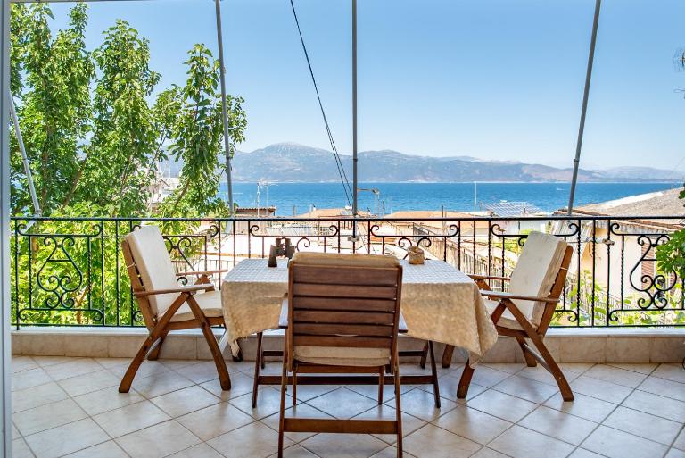 Σελιανίτικα, διαμέρισμα με θέα -50μ από τη θάλασσα - Bed and Breakfast Selianítika
