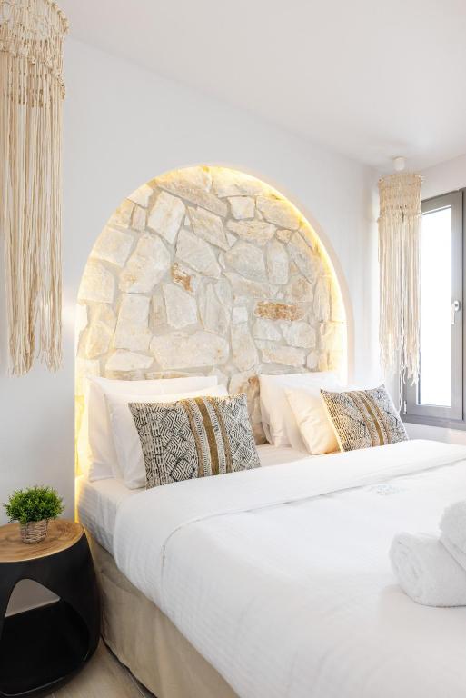 Amalthia Luxury Suites - Bed and Breakfast Polychrono