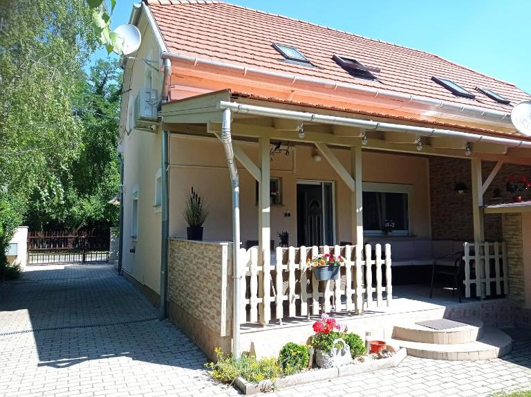 Sommer Ferienhaus - B&B Balatonszárszó