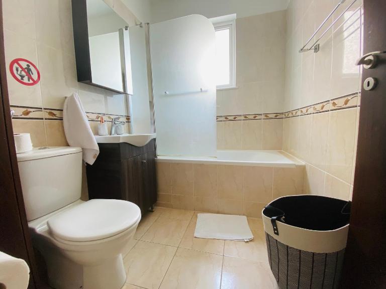 Apollo 2-BR Apt in Larnaca - Chambres d'hôtes Larnaca