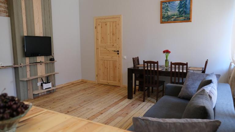 Historic apartment with Wooden floors in the Hearth of Old-town Riga - Bed and Breakfast Riga
