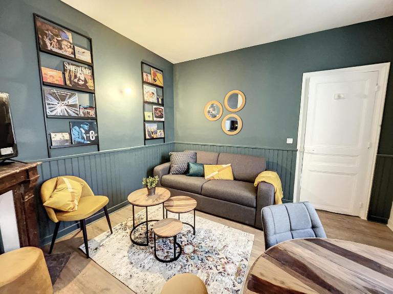Maison de ville - Paris en 15 mn ! - 4 pers- 1 bébé - Vintage & Music ! - Bed and Breakfast Groslay