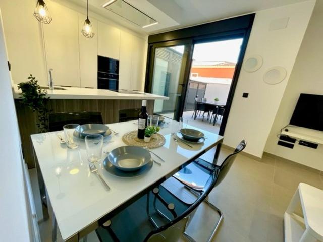 GATU Alma marinera a 5 minutos a pie de playa Victoria - Mayores de 21 años y familias - B&B Cadiz