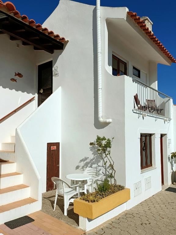 Casa dos Pinheiros - B&B Praia da Arrifana