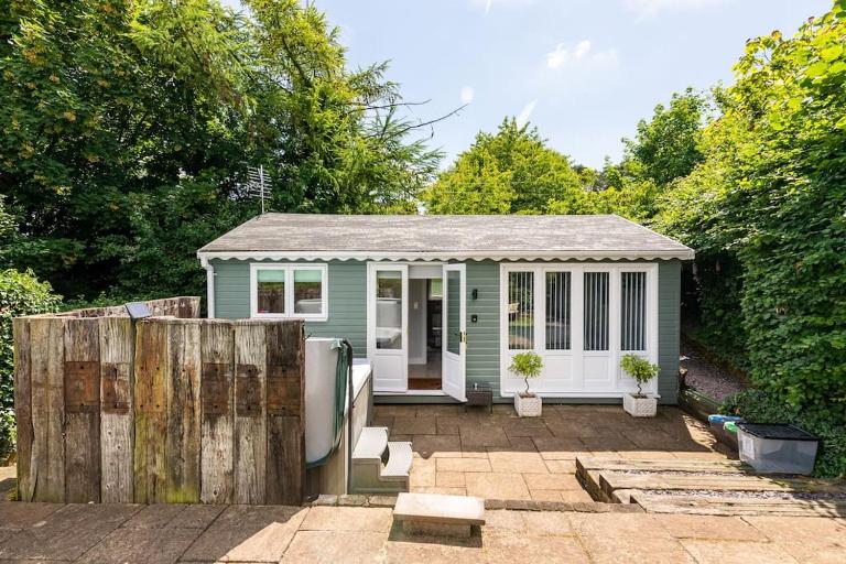 The Summerhouse, countryside retreat with private hot tub - B&B Bridgnorth