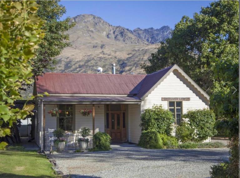 Old School House - Bed and Breakfast Queenstown