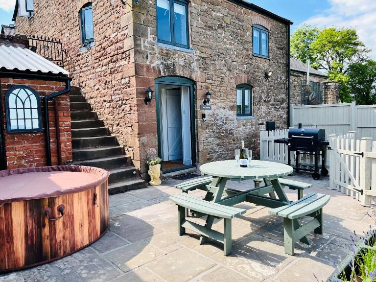The Stables - Luxury Holiday Cottage - B&B Welsh Newton Common