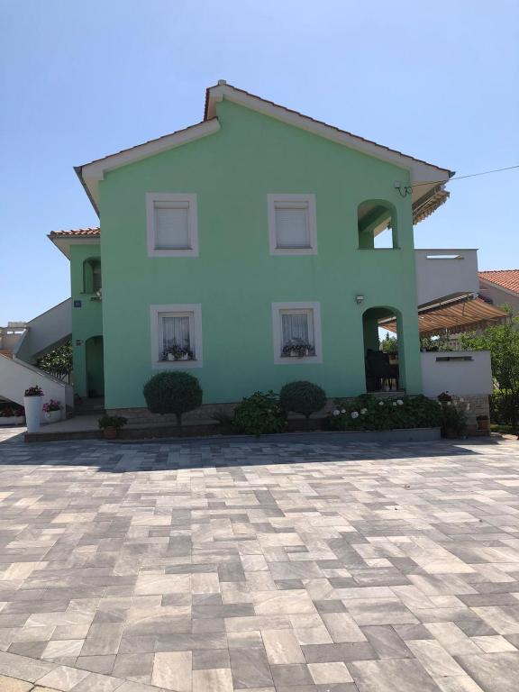 Lucija Apartments - Bed and Breakfast Krk