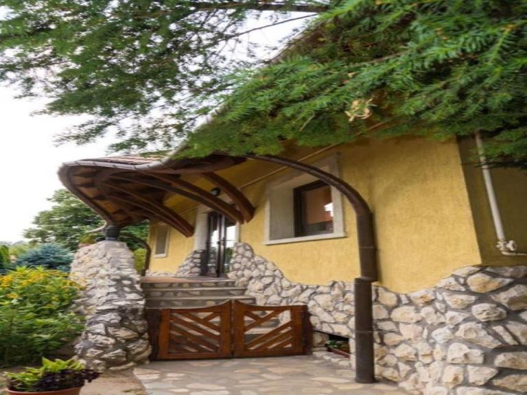 Flora Lelle - B&B Balatonlelle