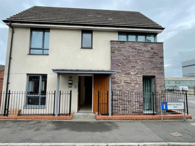 Holiday Home In Cardiff. Sleeps 6 - B&B Cardiff