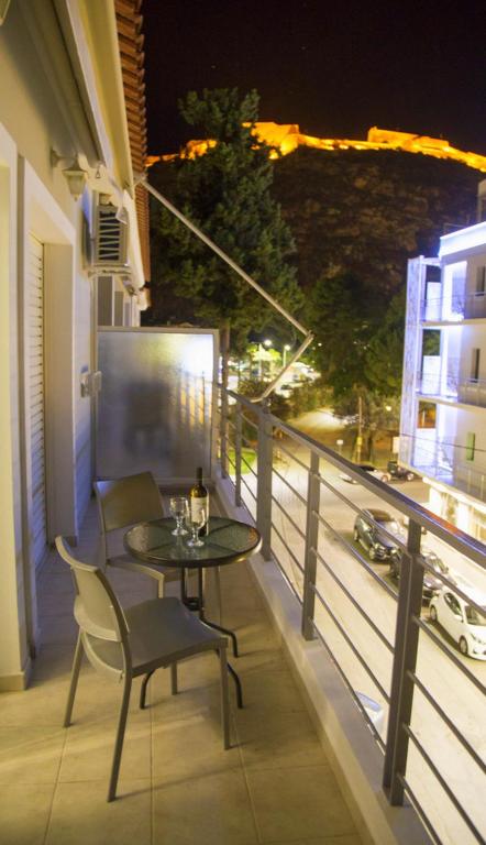 Marietta City Center Apartment Nafplio Near Old Town & Arvanitia Beach - B&B Nafplion
