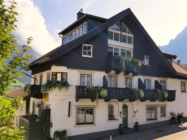 Haus Montana - B&B Lermoos