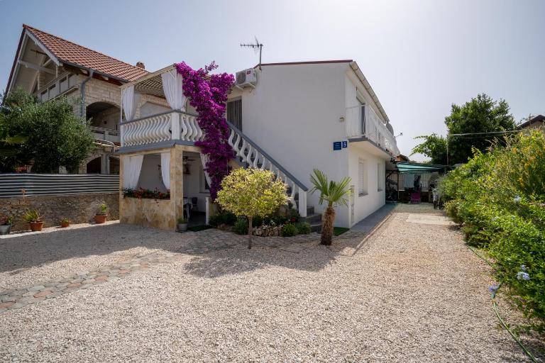 Apartman Mira - B&B Vir