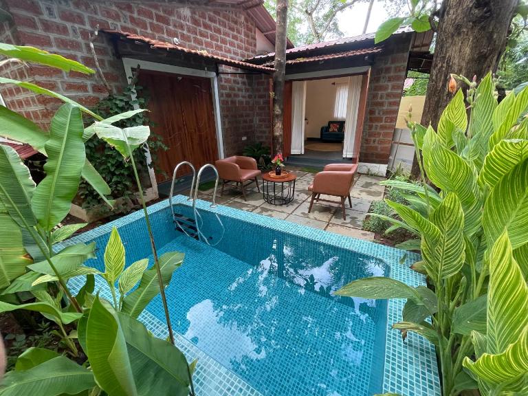 Cheerful 2-Bedroom Villa with Private Plunge Pool, Candolim, Goa - B&B Mormugao