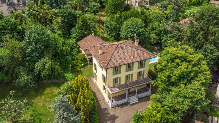 The Ortensia, our Room with Lake View, Spacious Park-Facing Balcony and Private External Bathroom at the Villa Isabella Stresa - B&B Stresa