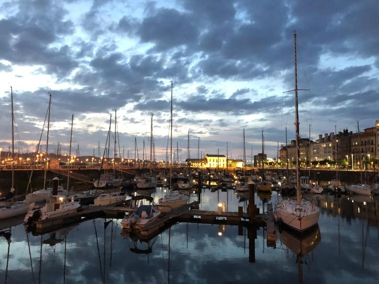 Alojamientos Muelle de Gijón - B&B Gijón