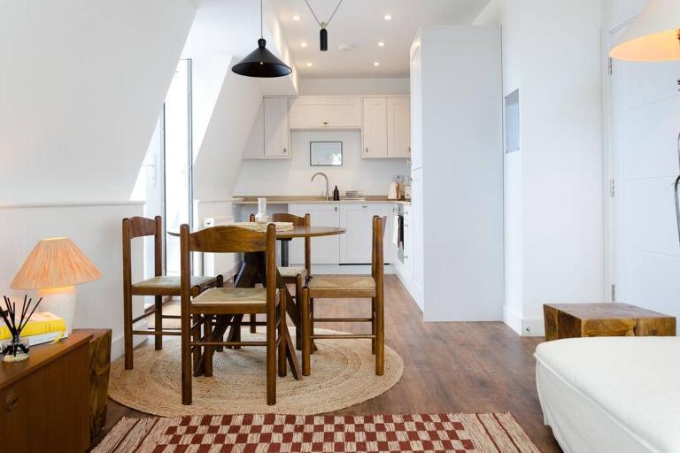 Relaxing Retreat with Terrace & Sea Views - Sleeps 4 - B&B Kent