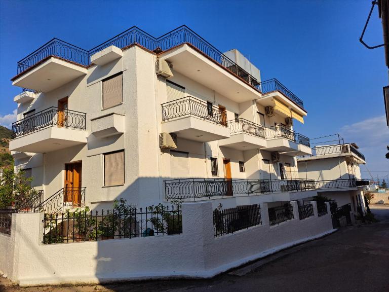ARTEMIS and FILLO - Ferienwohnung Loutrá Aidhipsoú