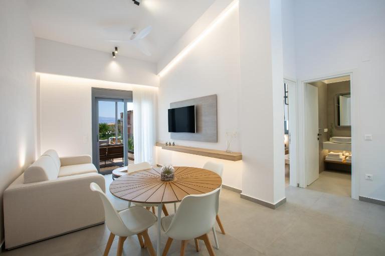Elianthi Luxury Apartments - Chambres d'hôtes Nikiána