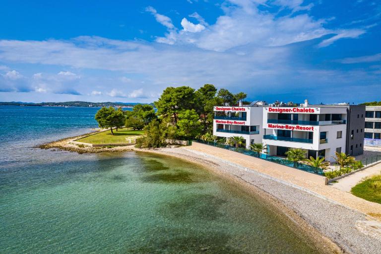 Marina-Bay-Resort - with Pool - first line to the sea - B&B Sukosan