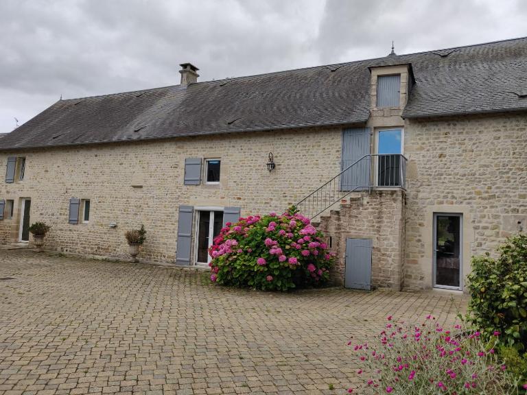 Aux belles pierres - Bed and Breakfast Carcagny