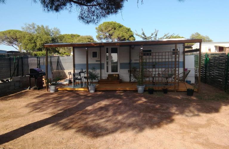 Mobilhome à Fréjus à 15 minute de la mer sur terrain indépendant - Chambres d'hôtes Fréjus