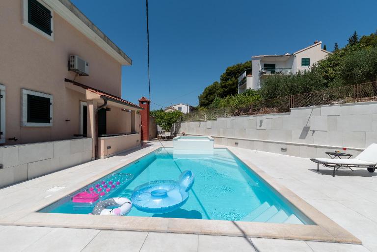 Apartment Villa Lavandula - Swimming pool view - B&B Traù