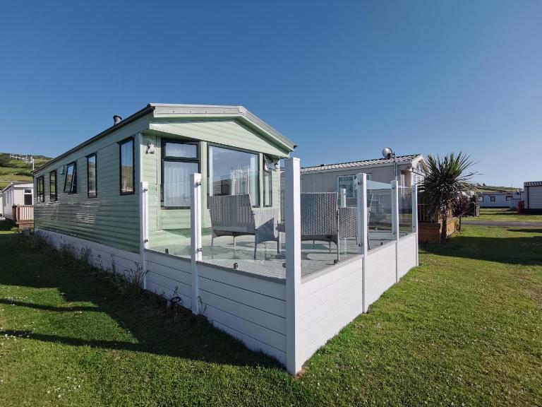 Sea and Mountain view Sunbeach Holiday Snowdonia - B&B Llwyngwril