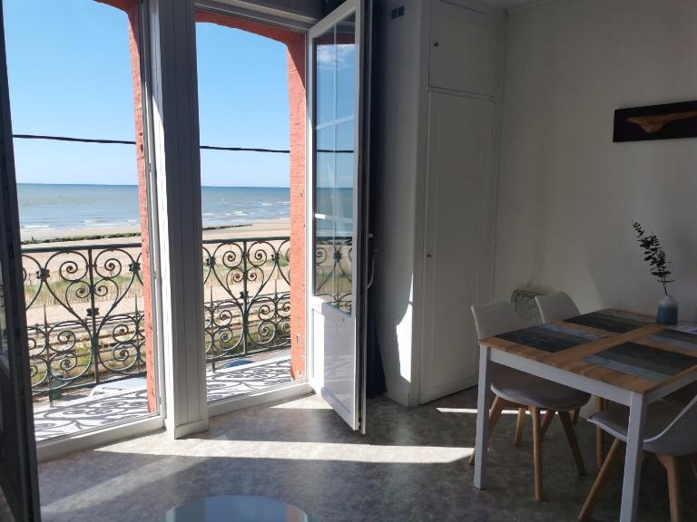 Grand studio face à la mer - Bed and Breakfast Houlgate
