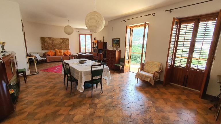 Appartamento spazioso e fresco in punto strategico. - B&B Castellammare del Golfo