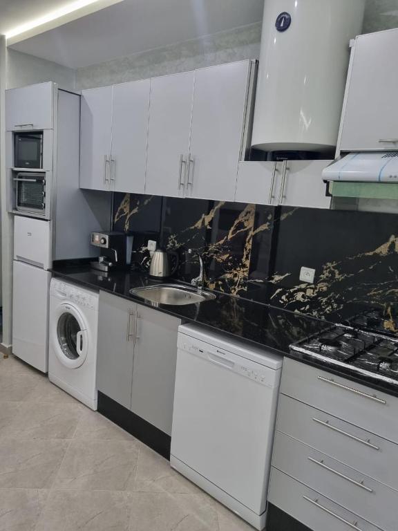 Comfors Appartements 2 - Ferienwohnung Fnidek