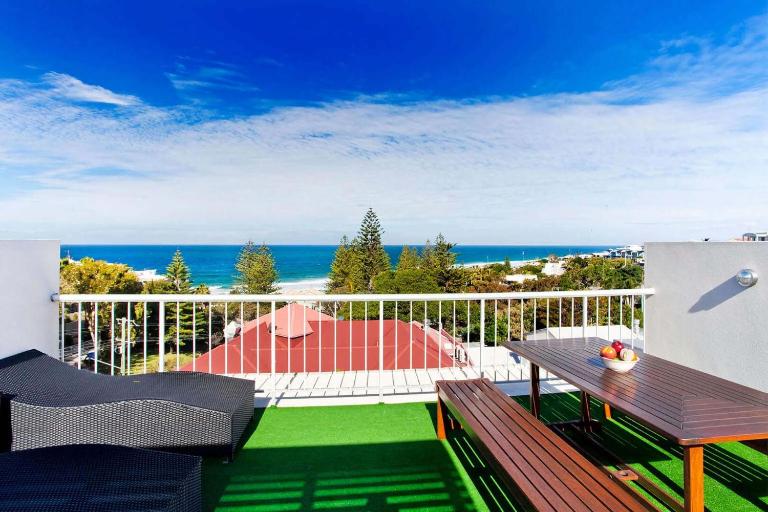12 Cascades Top Floor Apartment In Prime Position - B&B Sunshine Beach