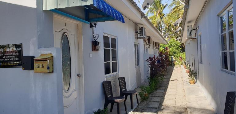 CHILY GUESTHOUSE LANGKAWI - Bed and Breakfast Pantai Cenang
