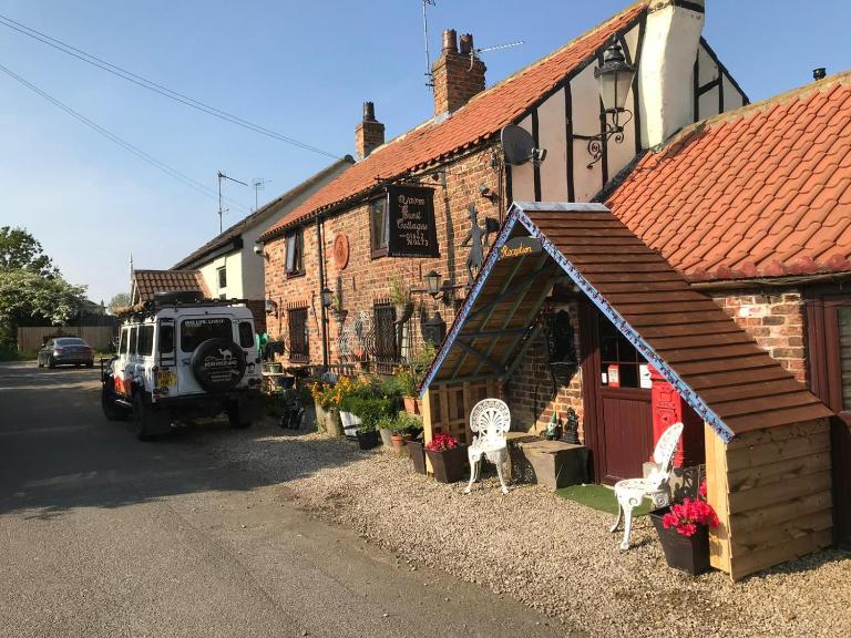 Yarm Cottages Sleeping 6 Next to Fox Covert Pub - Bed and Breakfast Kirklevington