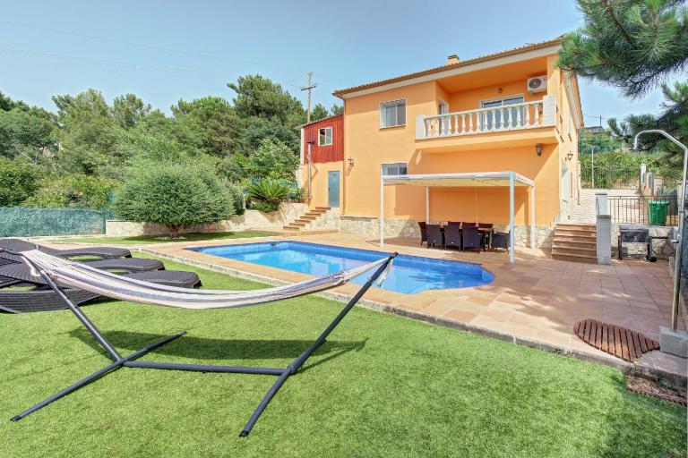 VILLA ROSES with swimming pool & mountain view - B&B Lloret de Mar