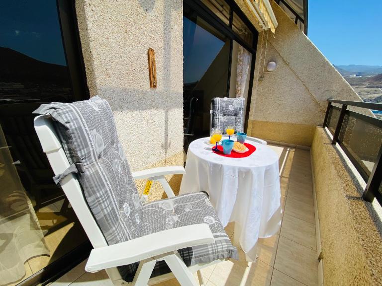 Royal Holiday Home - B&B Los Cristianos