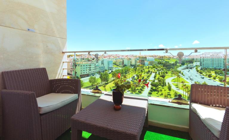 Modern 3 Bedroom Apartment in the Heart of Tangier - B&B Tangier