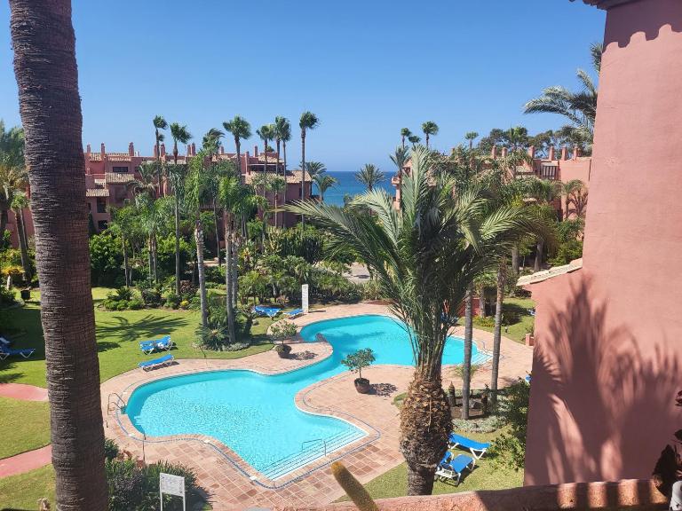 Lovely penthouse on the beach, amazing views - B&B Marbella