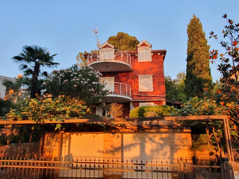Villa Red Rose - B&B Njivice
