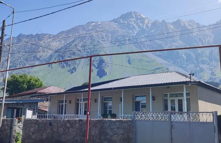guest house lela rezo - B&B Stepantsminda