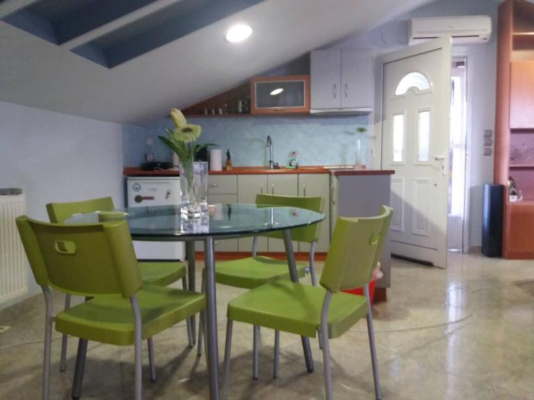 Attic family apartment - Chambres d'hôtes Paralía Dionysíou