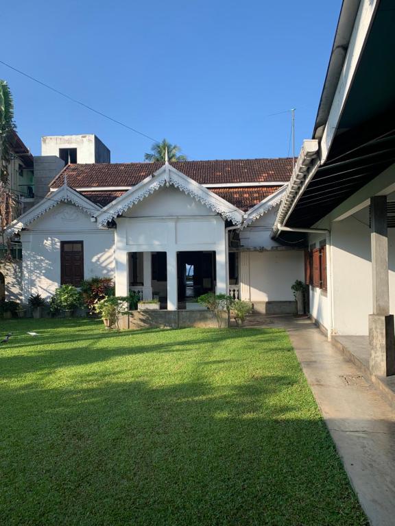 Curry Bowl Restaurant & Turtles Rest - Bed and Breakfast Hikkaduwa