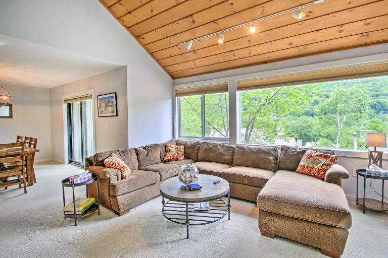 Cozy Lincoln Condo ~ 1 Mi to Loon Mountain! - B&B Lincoln