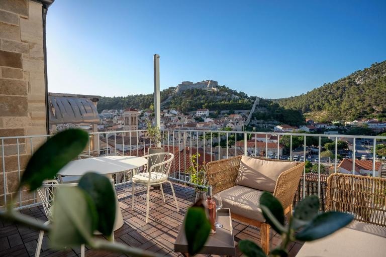 Good vibrations in center 80m2 for 2 GLAVICA - Bed and Breakfast Hvar